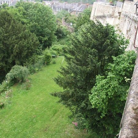 Hotel Particulier Le Mercier De Montigny -Une Nuit Sur Les Remparts- ฟูแฌร์ ภายนอก รูปภาพ