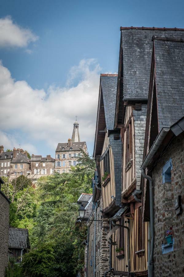 Hotel Particulier Le Mercier De Montigny -Une Nuit Sur Les Remparts- ฟูแฌร์ ภายนอก รูปภาพ