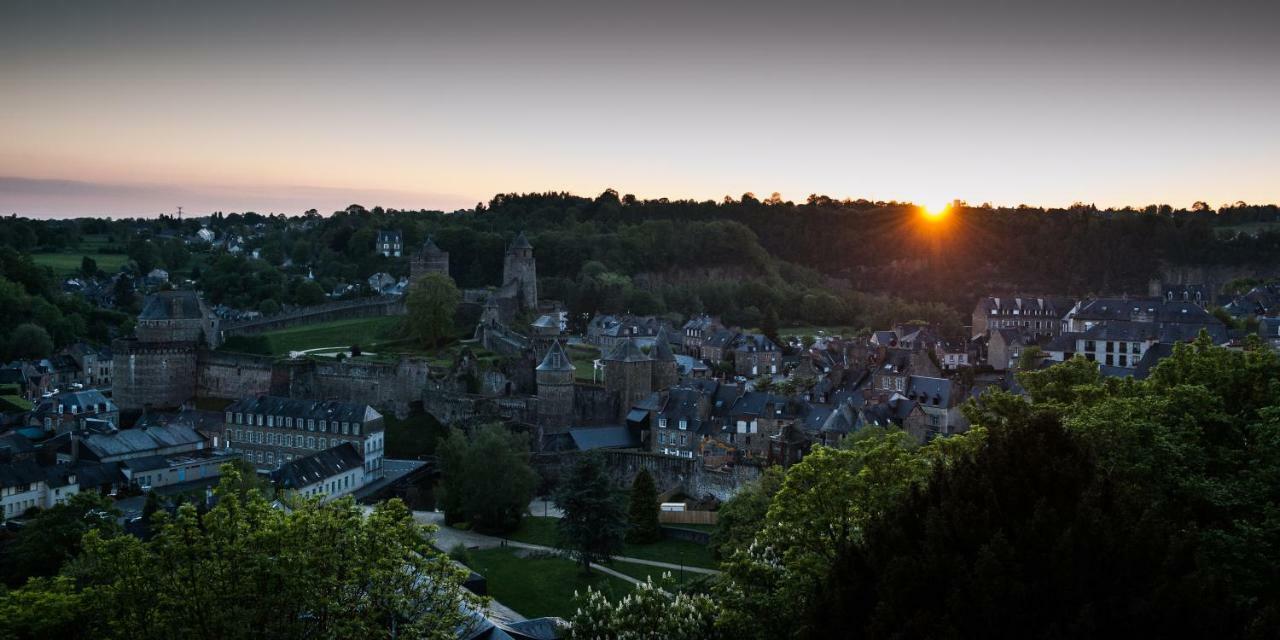 Hotel Particulier Le Mercier De Montigny -Une Nuit Sur Les Remparts- ฟูแฌร์ ภายนอก รูปภาพ