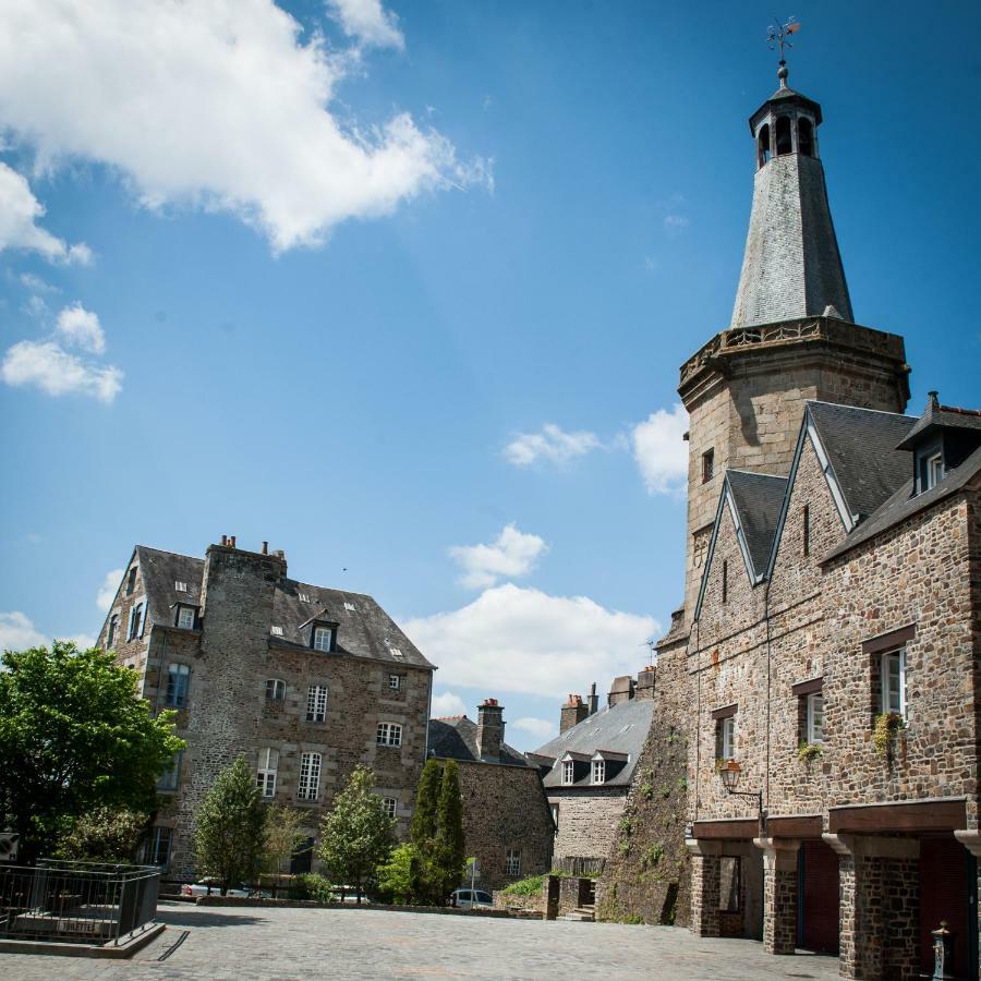 Hotel Particulier Le Mercier De Montigny -Une Nuit Sur Les Remparts- ฟูแฌร์ ภายนอก รูปภาพ