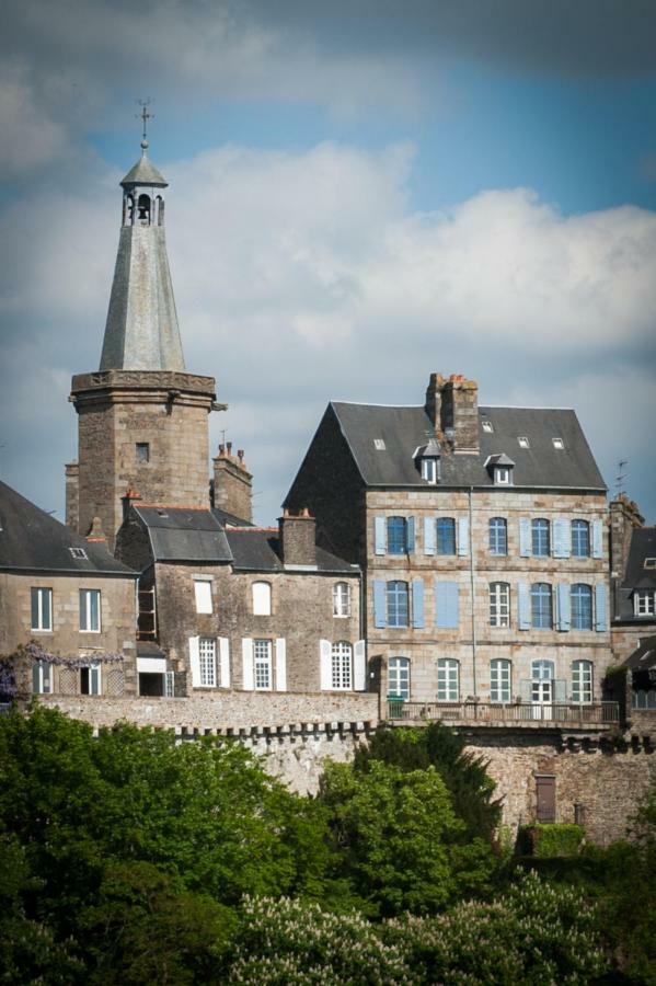 Hotel Particulier Le Mercier De Montigny -Une Nuit Sur Les Remparts- ฟูแฌร์ ห้อง รูปภาพ