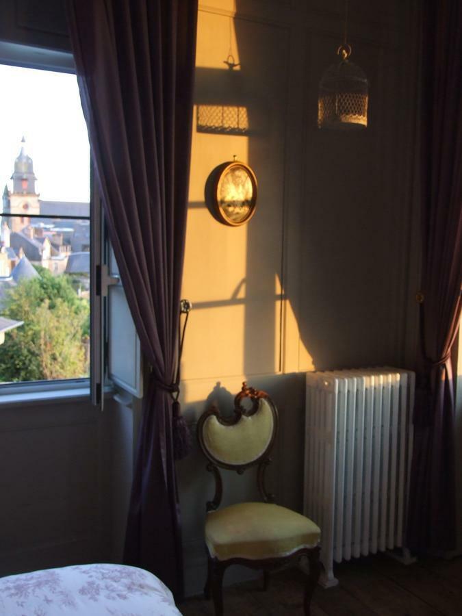 Hotel Particulier Le Mercier De Montigny -Une Nuit Sur Les Remparts- ฟูแฌร์ ภายนอก รูปภาพ