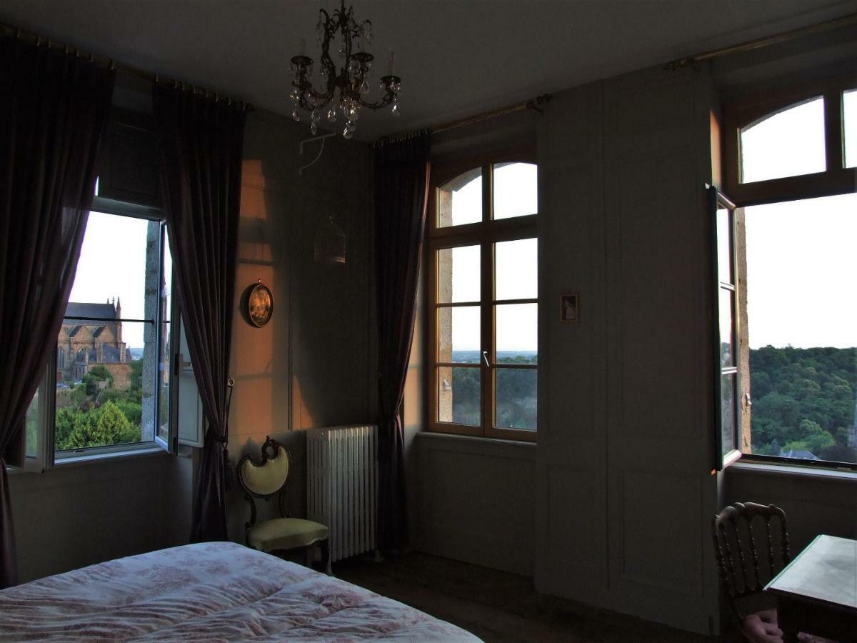 Hotel Particulier Le Mercier De Montigny -Une Nuit Sur Les Remparts- ฟูแฌร์ ภายนอก รูปภาพ