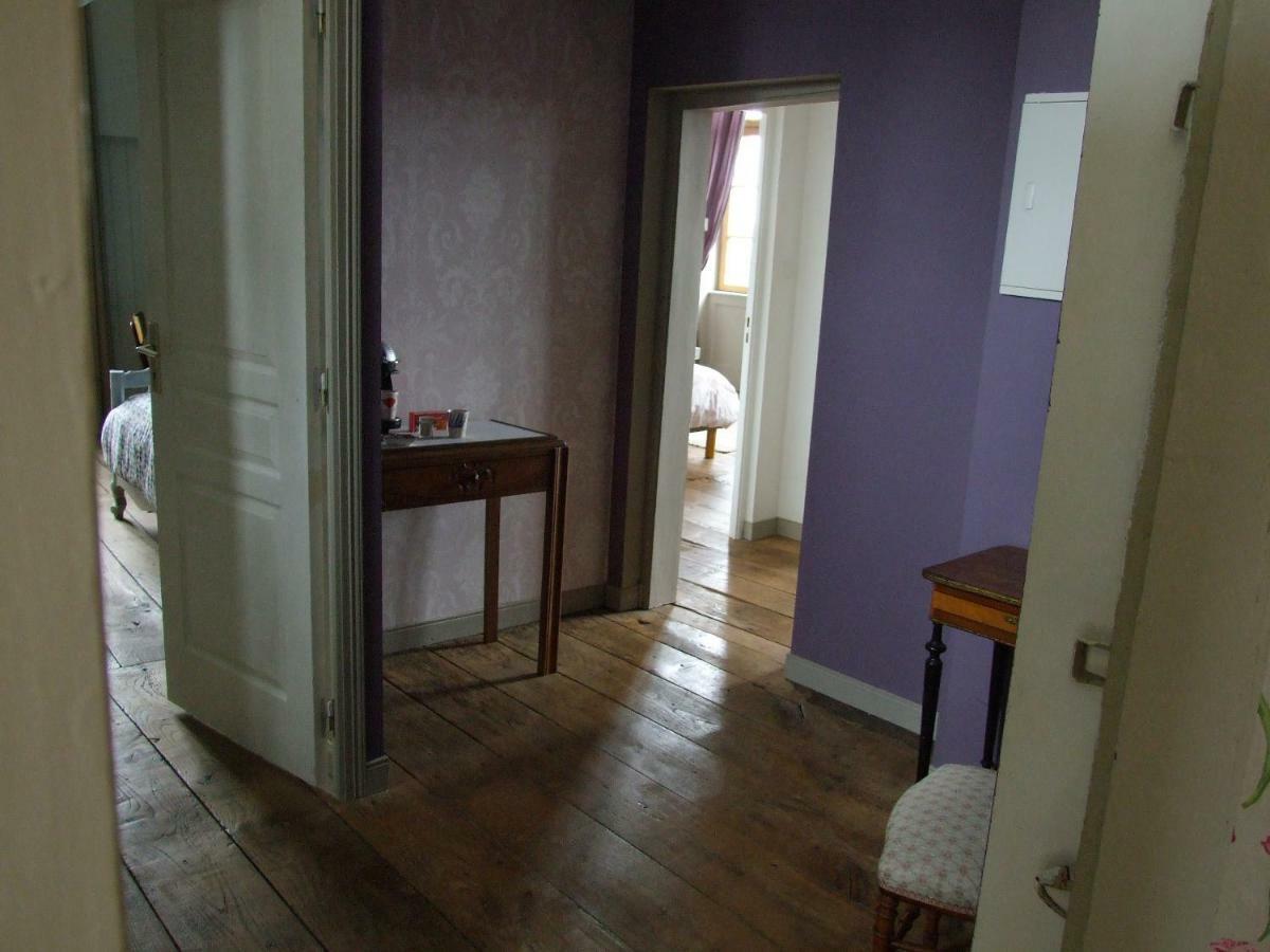 Hotel Particulier Le Mercier De Montigny -Une Nuit Sur Les Remparts- ฟูแฌร์ ภายนอก รูปภาพ