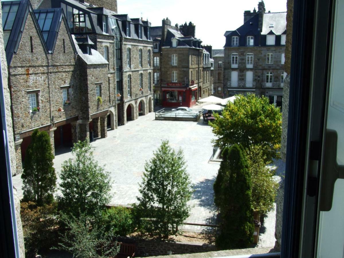 Hotel Particulier Le Mercier De Montigny -Une Nuit Sur Les Remparts- ฟูแฌร์ ภายนอก รูปภาพ