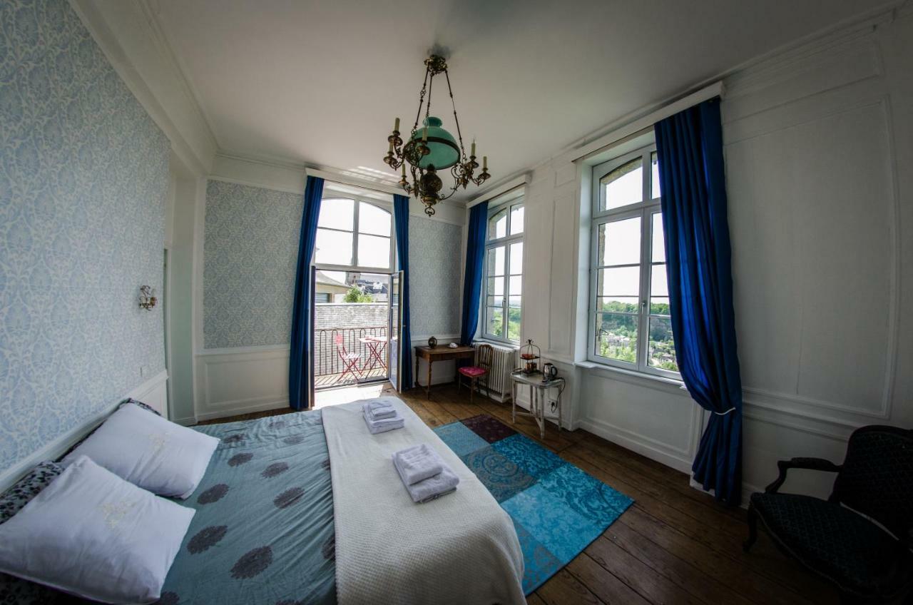 Hotel Particulier Le Mercier De Montigny -Une Nuit Sur Les Remparts- ฟูแฌร์ ภายนอก รูปภาพ