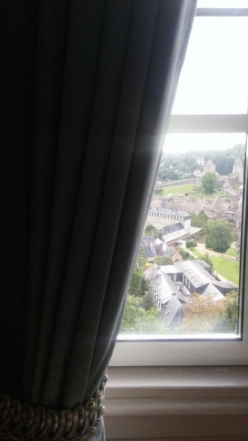 Hotel Particulier Le Mercier De Montigny -Une Nuit Sur Les Remparts- ฟูแฌร์ ภายนอก รูปภาพ